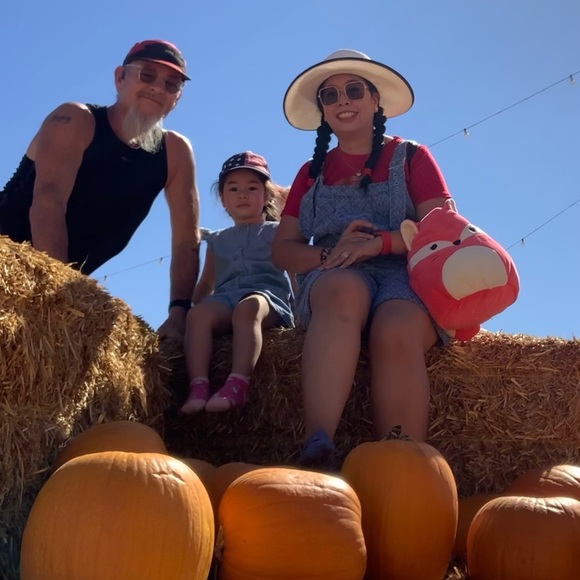 Meet your Posher. - Picture 3 of 5